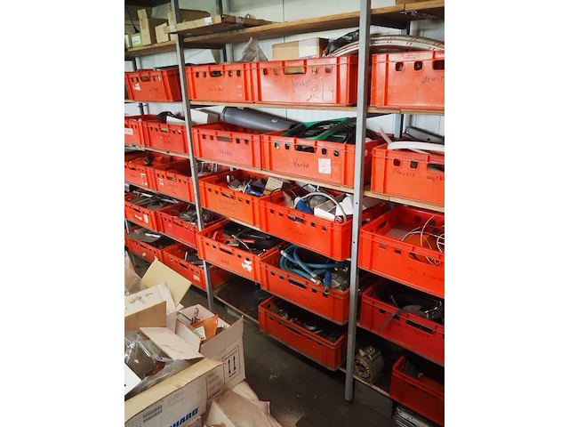 Nn workshop inventory with various machine parts - afbeelding 2 van  27