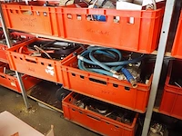 Nn workshop inventory with various machine parts - afbeelding 3 van  27