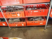 Nn workshop inventory with various machine parts - afbeelding 5 van  27