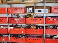 Nn workshop inventory with various machine parts - afbeelding 9 van  27