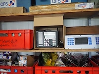 Nn workshop inventory with various machine parts - afbeelding 11 van  27