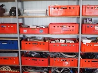 Nn workshop inventory with various machine parts - afbeelding 15 van  27