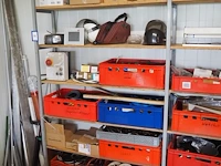 Nn workshop inventory with various machine parts - afbeelding 17 van  27