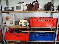 Nn workshop inventory with various machine parts - afbeelding 18 van  27