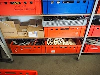 Nn workshop inventory with various machine parts - afbeelding 20 van  27