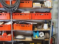 Nn workshop inventory with various machine parts - afbeelding 21 van  27