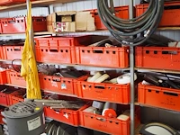 Nn workshop inventory with various machine parts - afbeelding 23 van  27