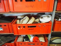 Nn workshop inventory with various machine parts - afbeelding 25 van  27