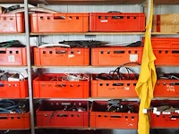 Nn workshop inventory with various machine parts - afbeelding 26 van  27