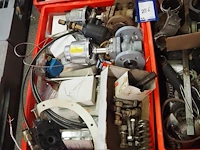 Nn workshop inventory with various machine parts - afbeelding 4 van  36