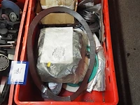 Nn workshop inventory with various machine parts - afbeelding 8 van  36