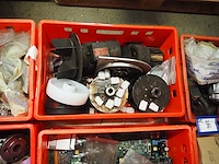 Nn workshop inventory with various machine parts - afbeelding 18 van  36