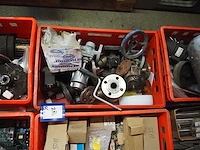 Nn workshop inventory with various machine parts - afbeelding 20 van  36