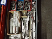 Nn workshop inventory with various machine parts - afbeelding 22 van  36