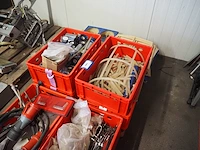 Nn workshop inventory with various machine parts - afbeelding 27 van  36