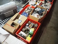 Nn workshop inventory with various machine parts - afbeelding 23 van  36