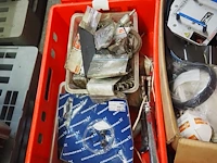 Nn workshop inventory with various machine parts - afbeelding 34 van  36