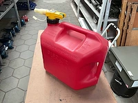 No spill 5 gallon gasoline can - afbeelding 2 van  3