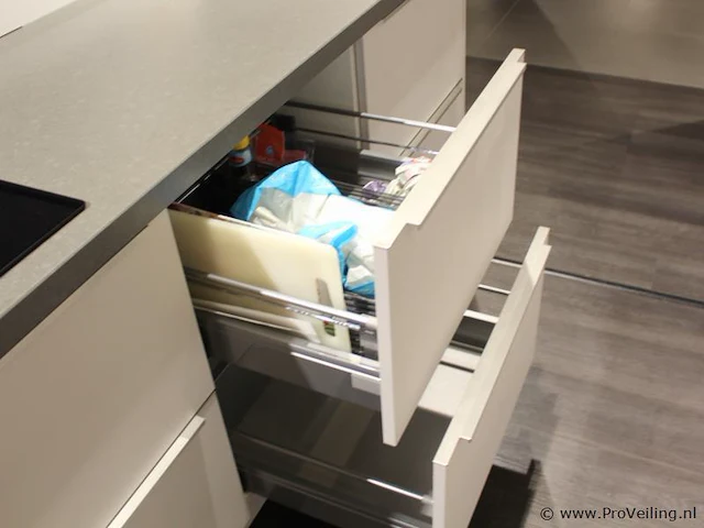 Nobila eilandkeuken met apparaten / kastenwand - afbeelding 3 van  48
