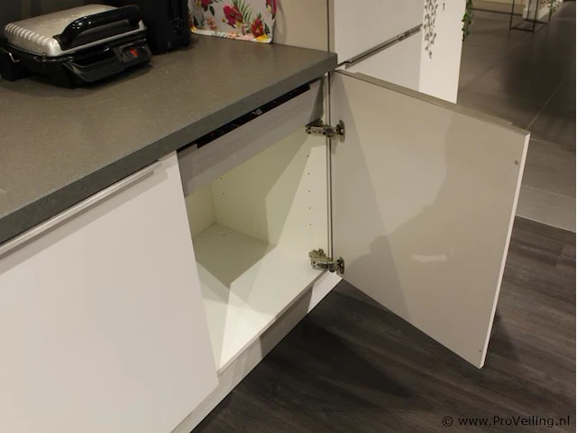 Nobila eilandkeuken met apparaten / kastenwand - afbeelding 24 van  48