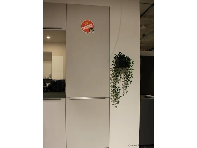 Nobila eilandkeuken met apparaten / kastenwand - afbeelding 26 van  48