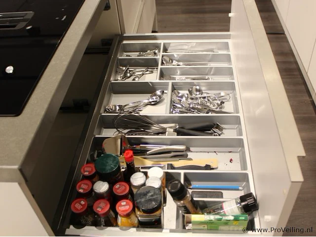 Nobila eilandkeuken met apparaten / kastenwand - afbeelding 46 van  48