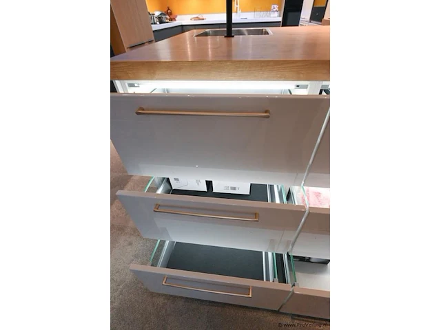Nobilia - aeg eiland - hoekkeuken met apparatenwand - afbeelding 2 van  21