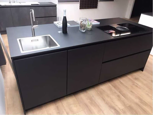 Nobilia - easytouch zwart - keukenopstelling - afbeelding 4 van  27