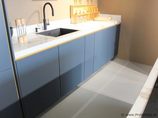 Nobilia - siemens eilandkeuken met apparaten- en kastenwand - afbeelding 4 van  54