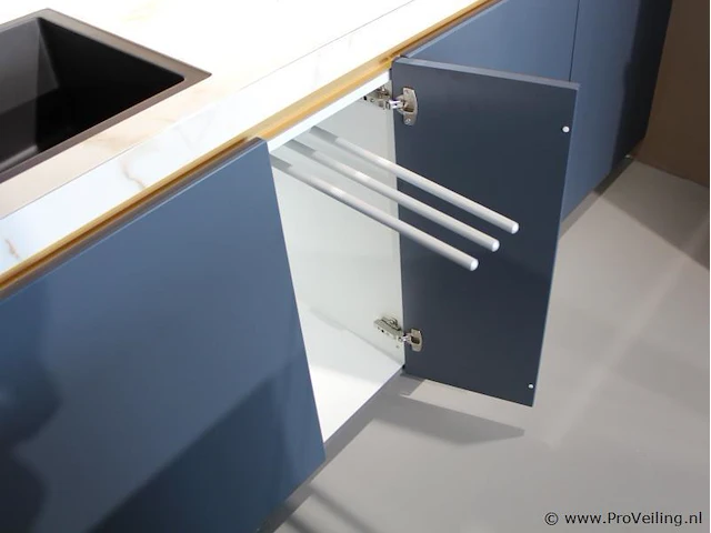 Nobilia - siemens eilandkeuken met apparaten- en kastenwand - afbeelding 10 van  54