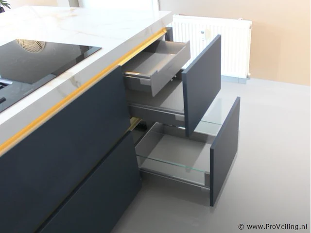 Nobilia - siemens eilandkeuken met apparaten- en kastenwand - afbeelding 25 van  54