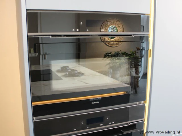 Nobilia - siemens eilandkeuken met apparaten- en kastenwand - afbeelding 38 van  54