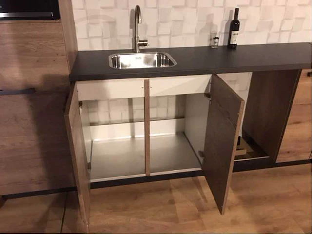 Nobilia - structura decor eiken havanna - keuken opstelling - afbeelding 3 van  23