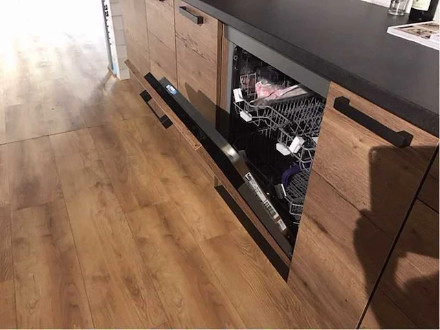 Nobilia - structura decor eiken havanna - keuken opstelling - afbeelding 21 van  23