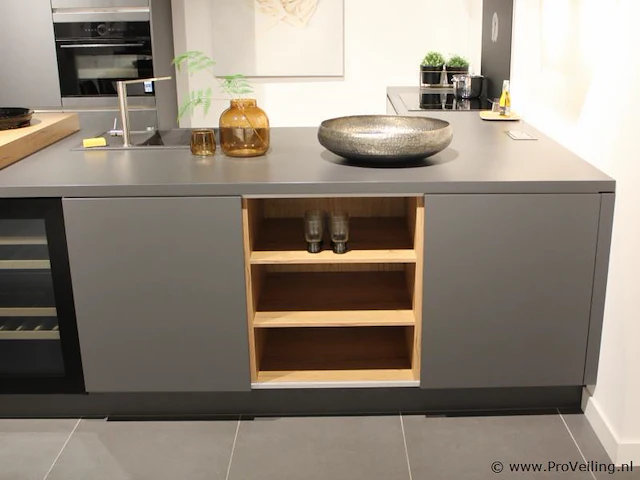 Nobilia -bosch hoek/eilandkeuken met apparatenwand - afbeelding 2 van  52