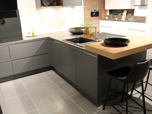 Nobilia -bosch hoek/eilandkeuken met apparatenwand - afbeelding 5 van  52