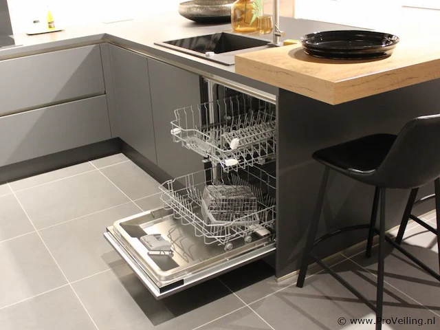 Nobilia -bosch hoek/eilandkeuken met apparatenwand - afbeelding 6 van  52