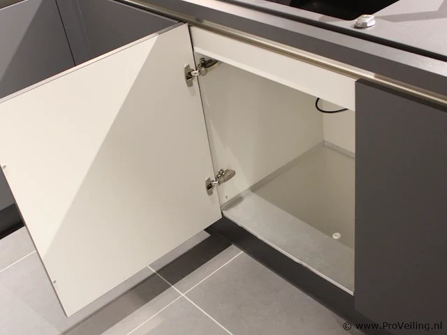 Nobilia -bosch hoek/eilandkeuken met apparatenwand - afbeelding 7 van  52