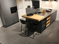 Nobilia -bosch hoek/eilandkeuken met apparatenwand
