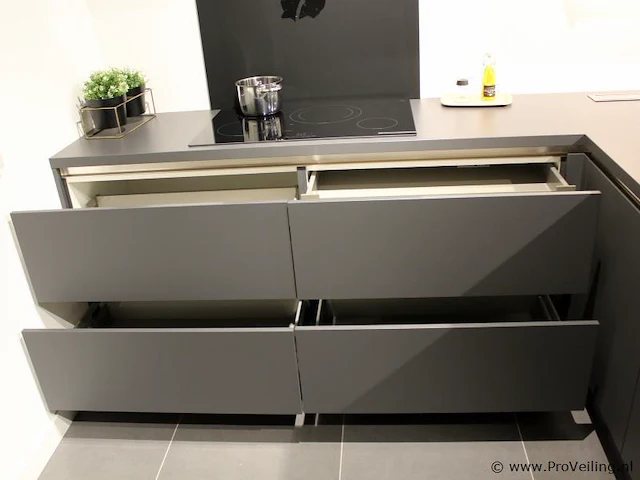 Nobilia -bosch hoek/eilandkeuken met apparatenwand - afbeelding 13 van  52