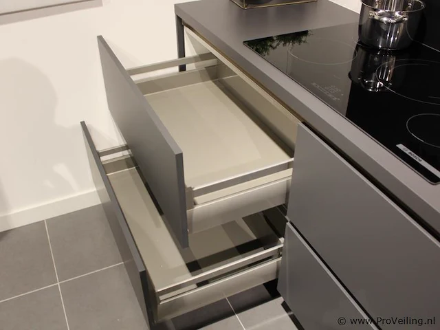 Nobilia -bosch hoek/eilandkeuken met apparatenwand - afbeelding 14 van  52