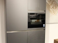Nobilia -bosch hoek/eilandkeuken met apparatenwand - afbeelding 32 van  52