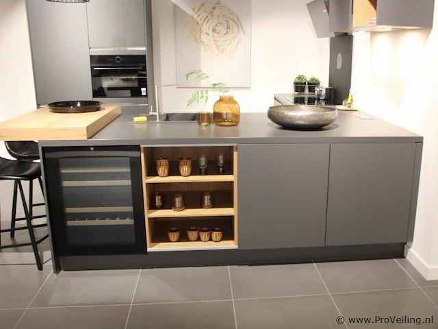 Nobilia -bosch hoek/eilandkeuken met apparatenwand - afbeelding 45 van  52