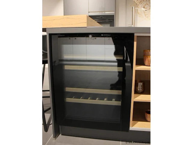 Nobilia -bosch hoek/eilandkeuken met apparatenwand - afbeelding 49 van  52