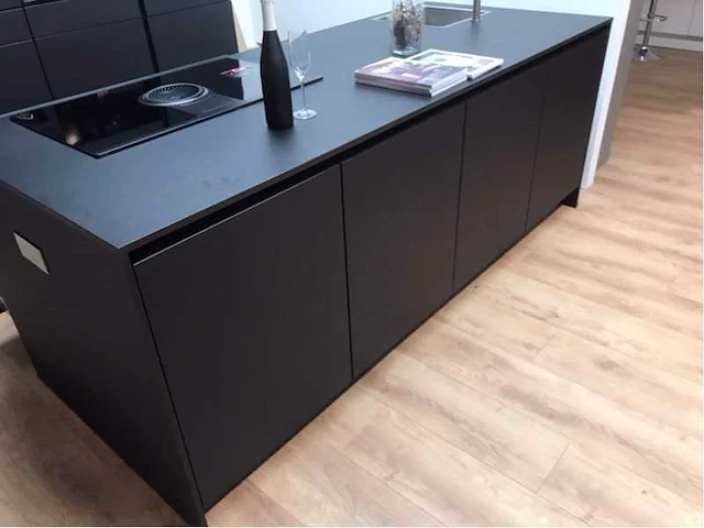 Nobilia easytouch zwart eiland opstelling - afbeelding 2 van  29