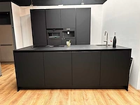 Nobilia easytouch zwart eiland opstelling
