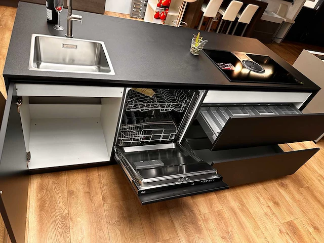 Nobilia easytouch zwart eiland opstelling - afbeelding 20 van  29