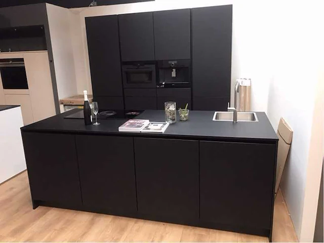 Nobilia easytouch zwart eiland opstelling - afbeelding 12 van  29