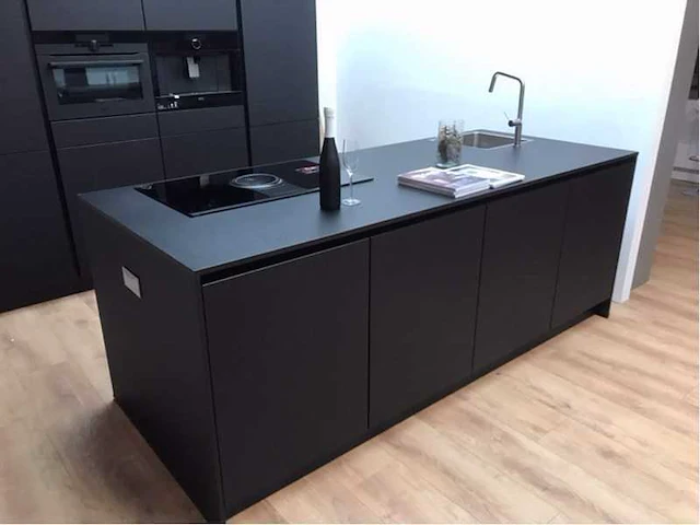 Nobilia easytouch zwart eiland opstelling - afbeelding 24 van  29