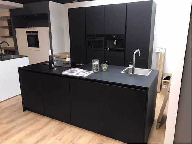 Nobilia easytouch zwart eiland opstelling - afbeelding 25 van  29